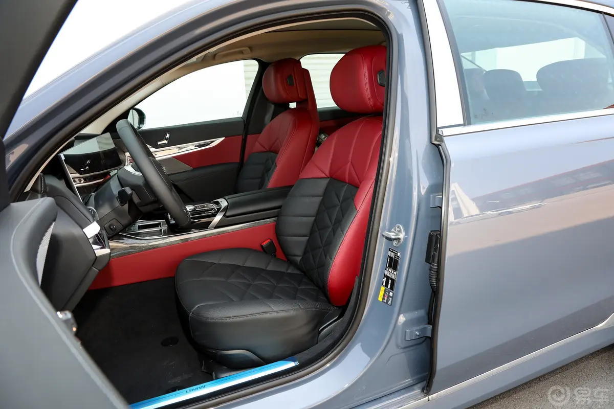 宝马i7eDrive50L 领先型 豪华套装驾驶员座椅