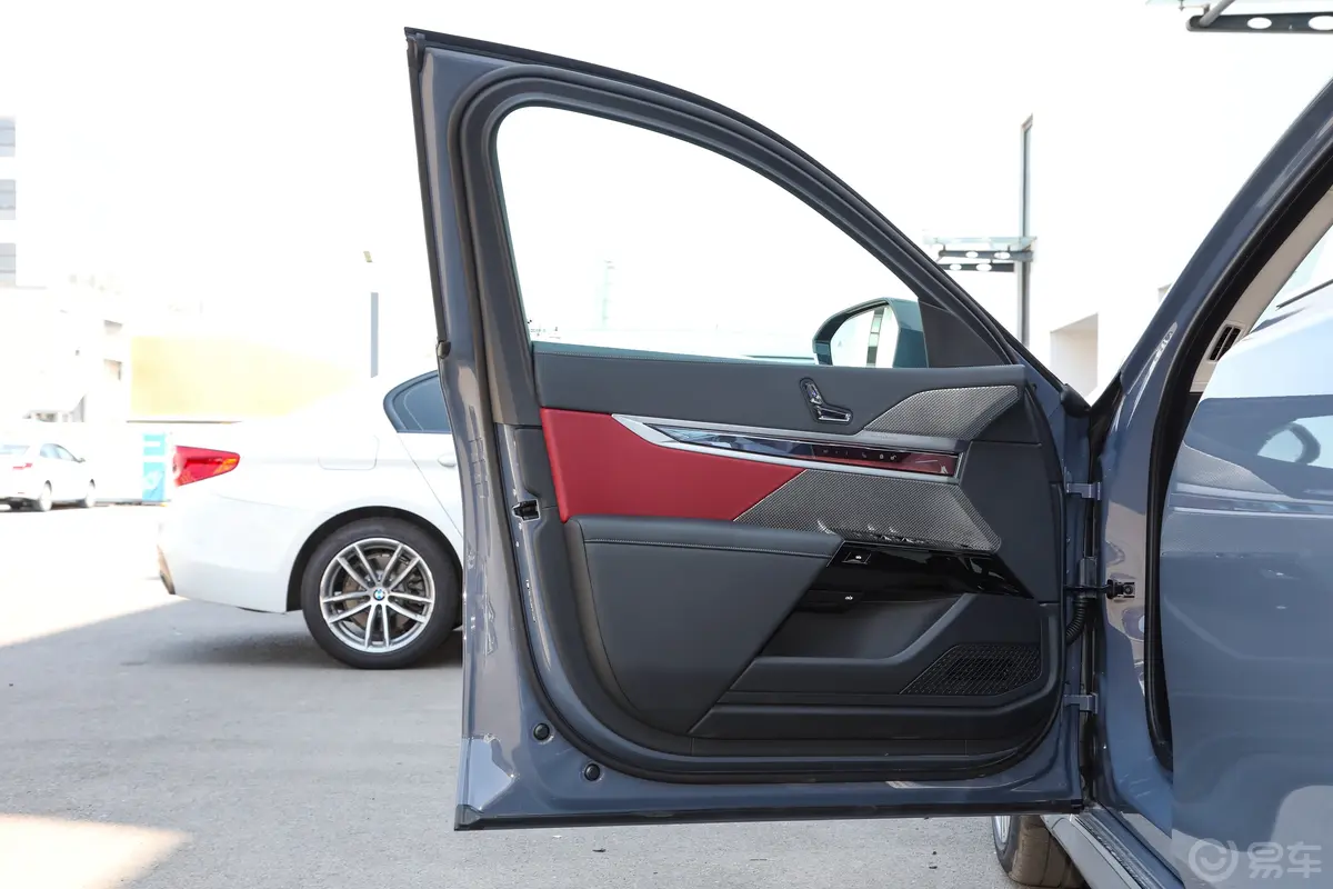 宝马i7eDrive50L 领先型 豪华套装驾驶员侧前车门