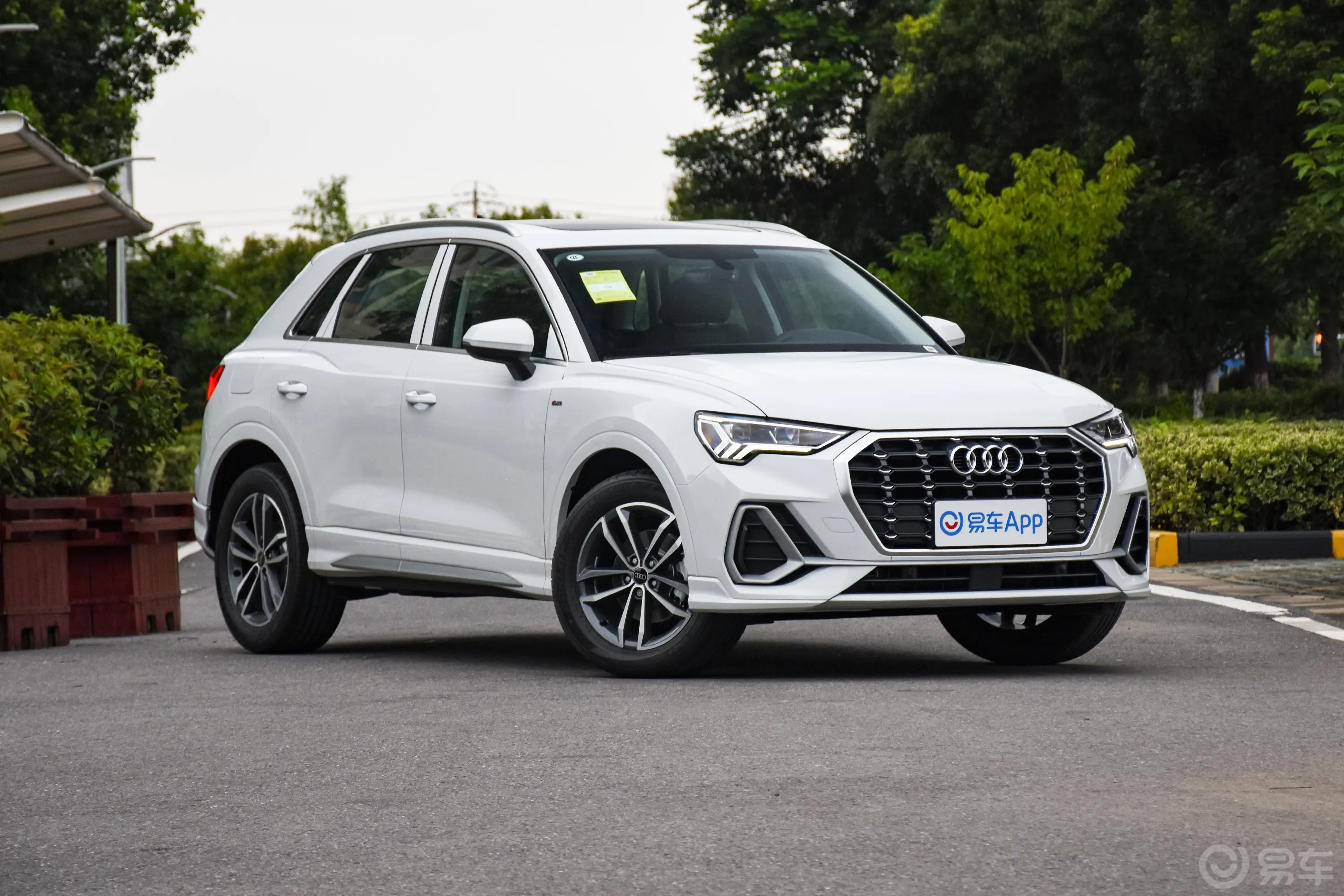 奥迪Q3改款 35 TFSI 进取动感型车后雷达