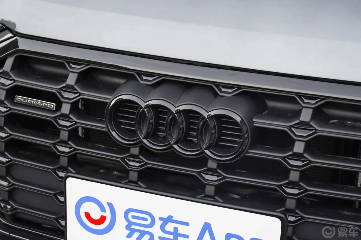 奥迪Q3改款 45 TFSI quattro 时尚动感型外观细节