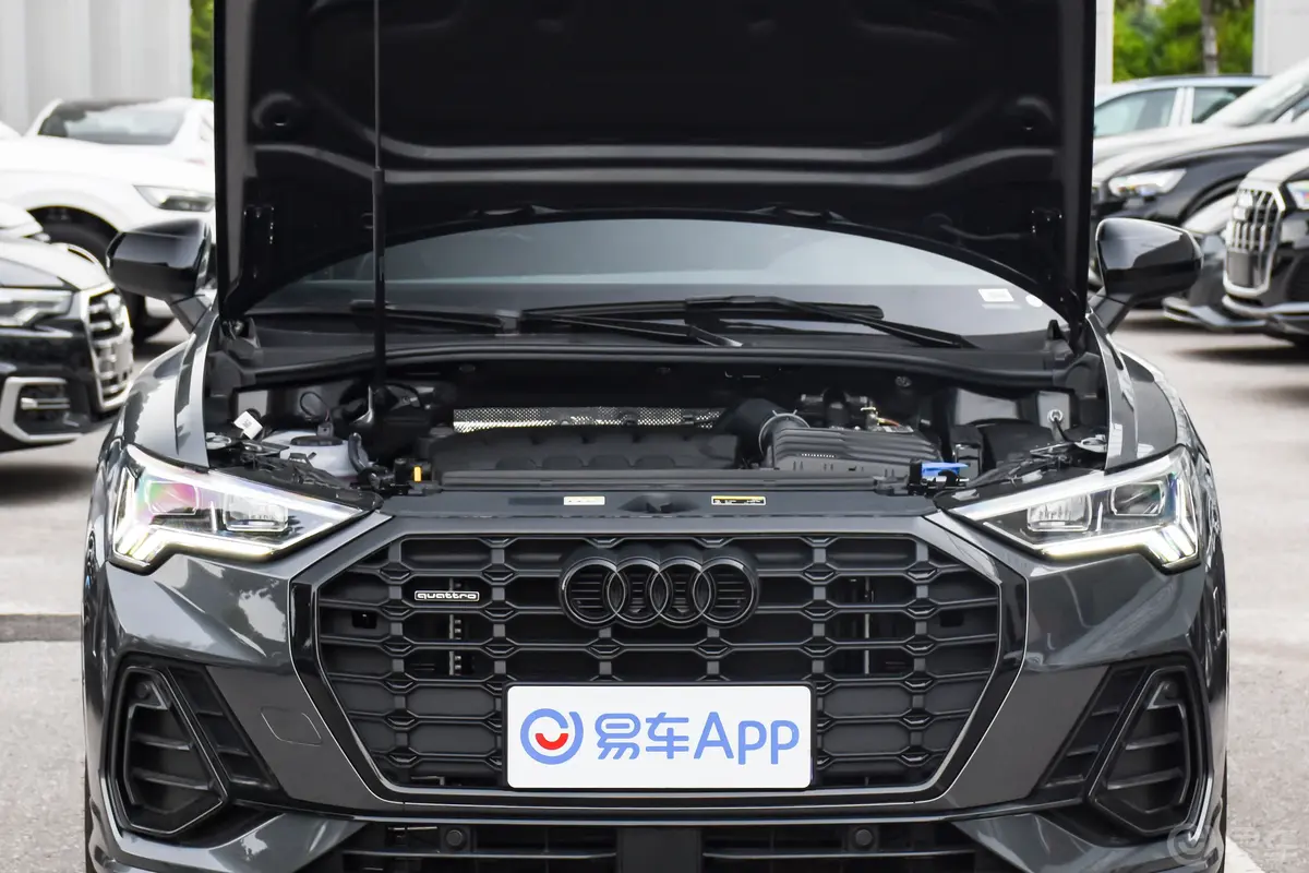 奥迪Q3改款 45 TFSI quattro 时尚动感型发动机舱整体