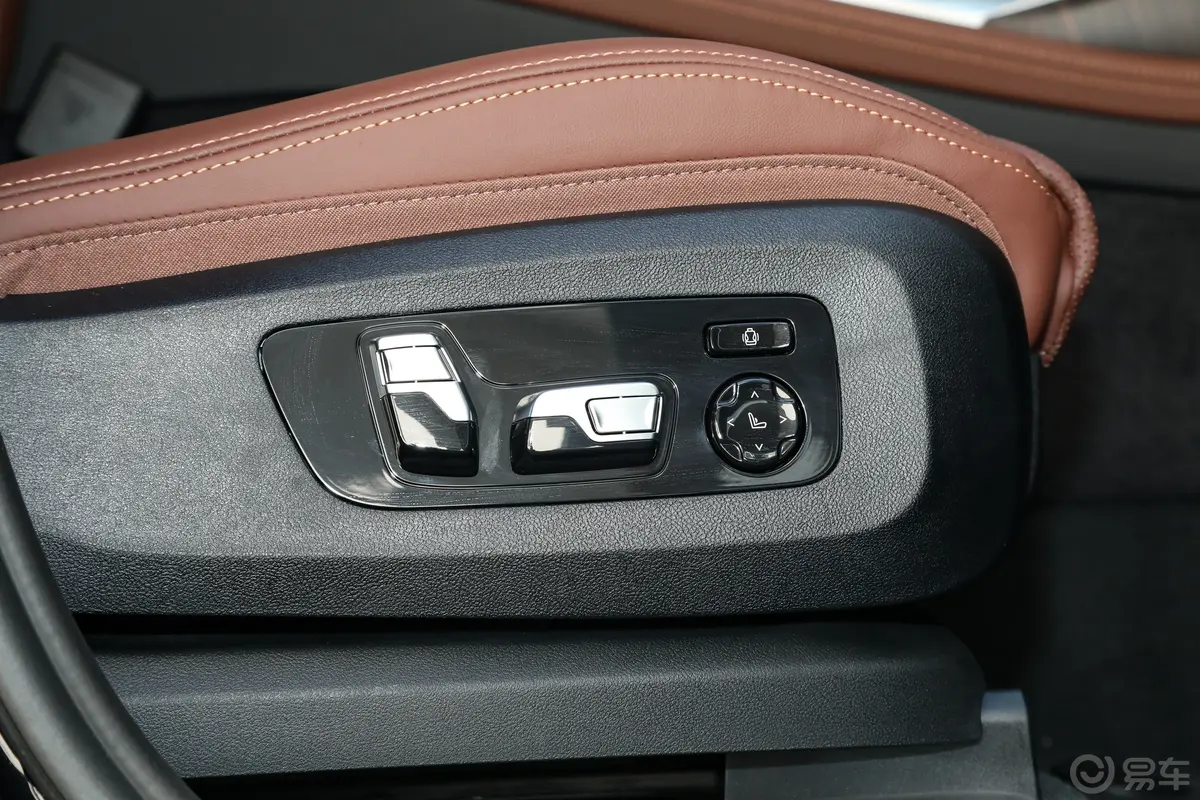 宝马X7改款 xDrive40i 领先型 豪华套装副驾座椅调节