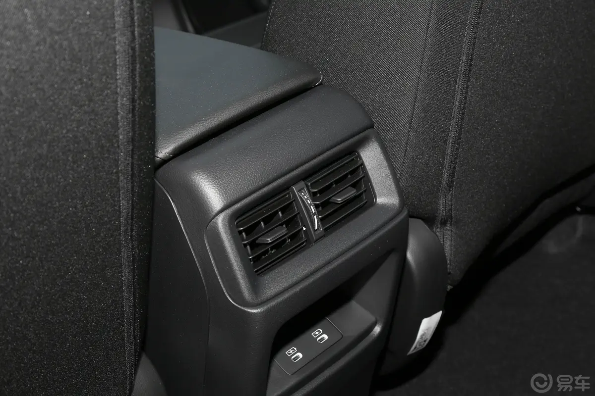 本田CR-V混动 2.0L 两驱智尚版后排空调控制键