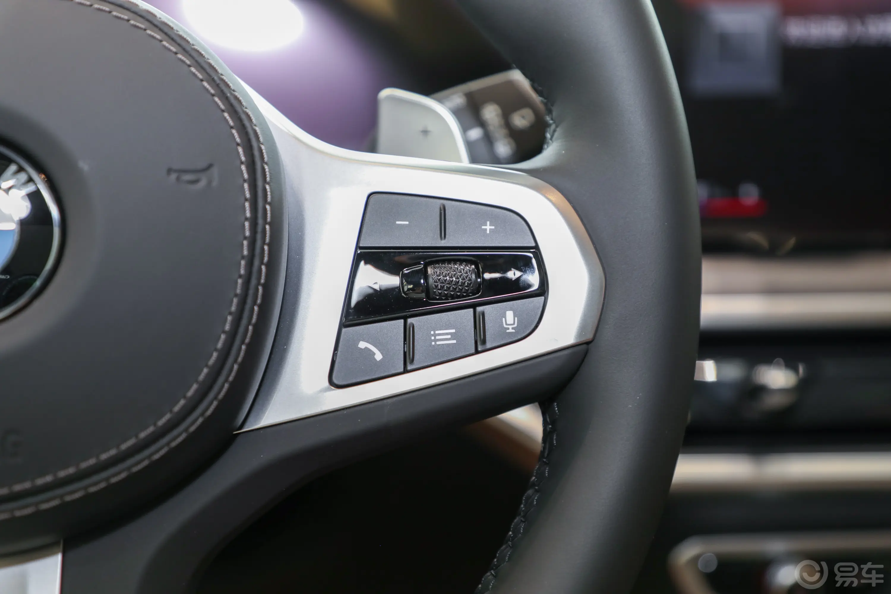 宝马X7xDrive40i 行政型 M运动套装右侧方向盘功能按键