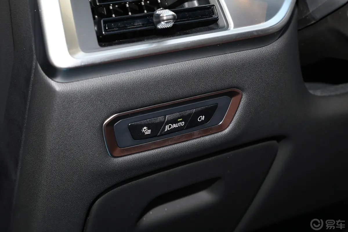 宝马X7改款 xDrive40i 领先型 豪华套装灯光控制区