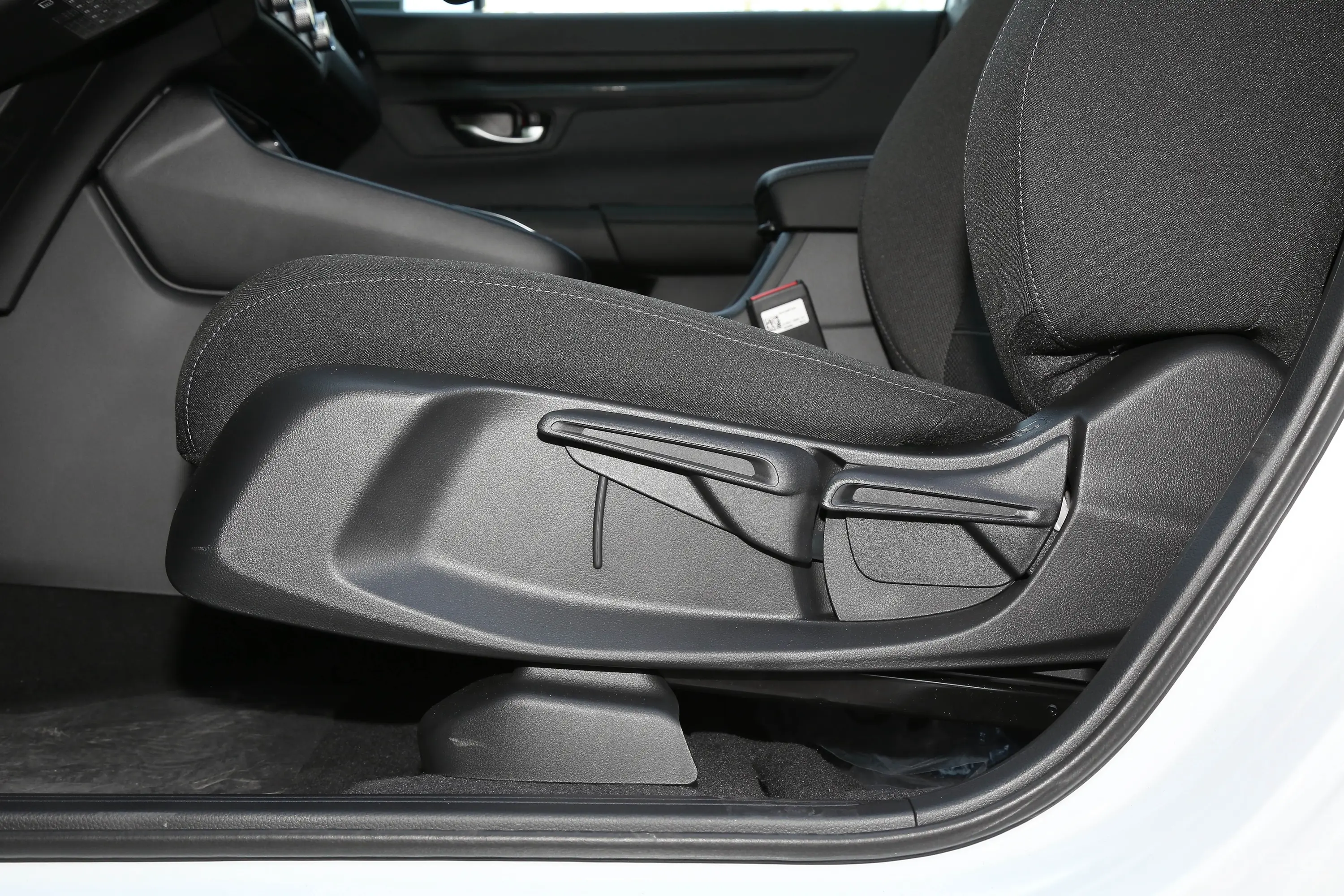 本田CR-V混动 2.0L 两驱智尚版主驾座椅调节