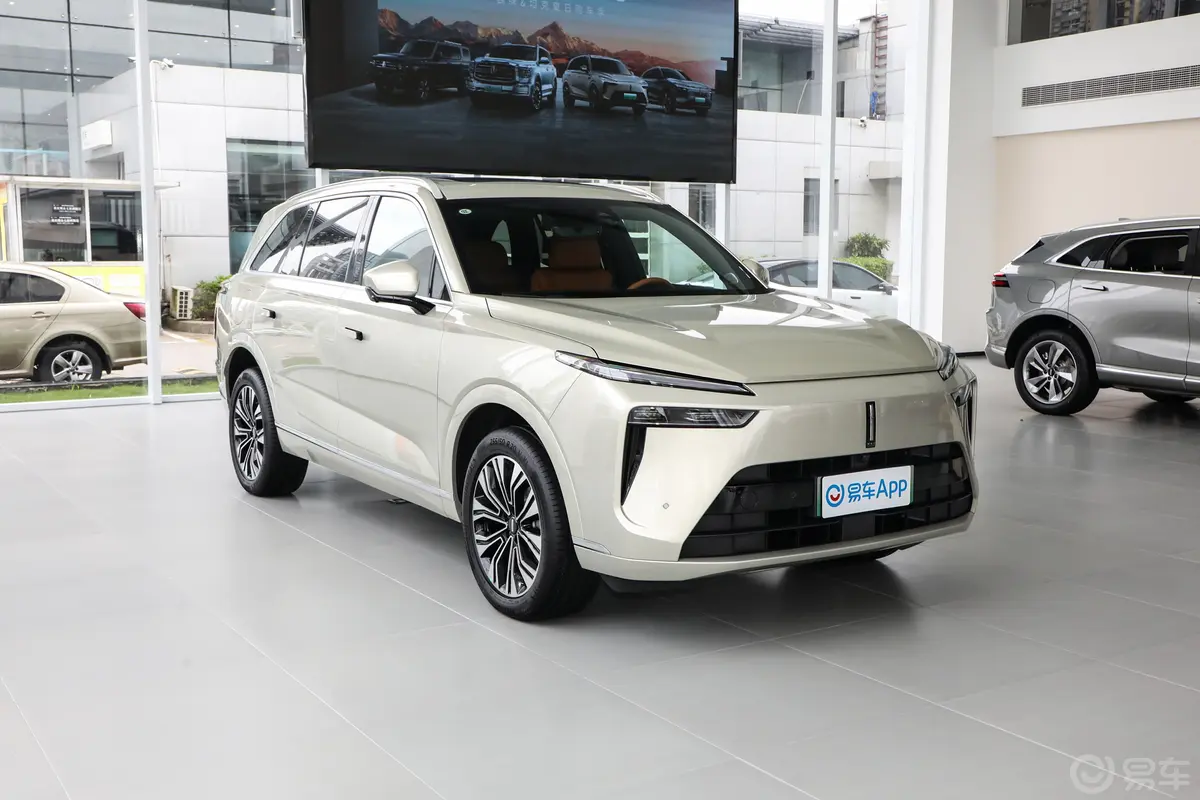 蓝山PHEV1.5T 153km 两驱长续航版侧前45度车头向右水平