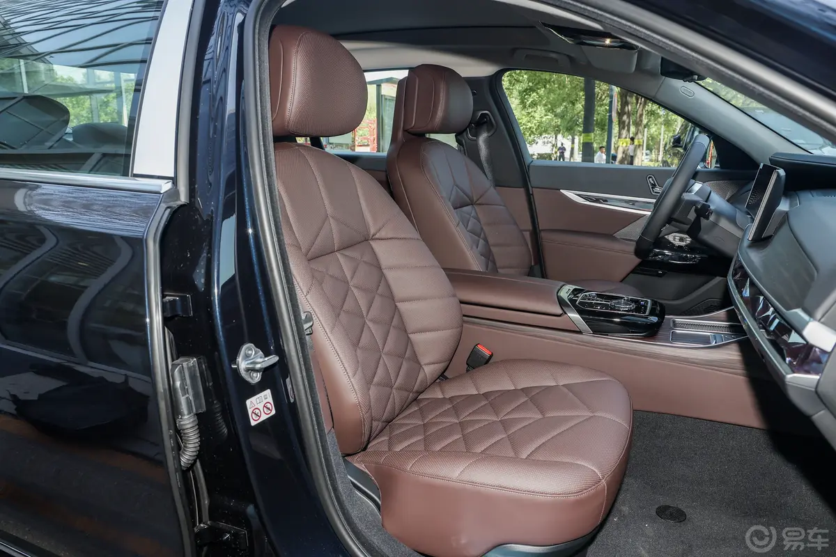 宝马i7eDrive50L 领先型 M运动套装副驾驶座椅