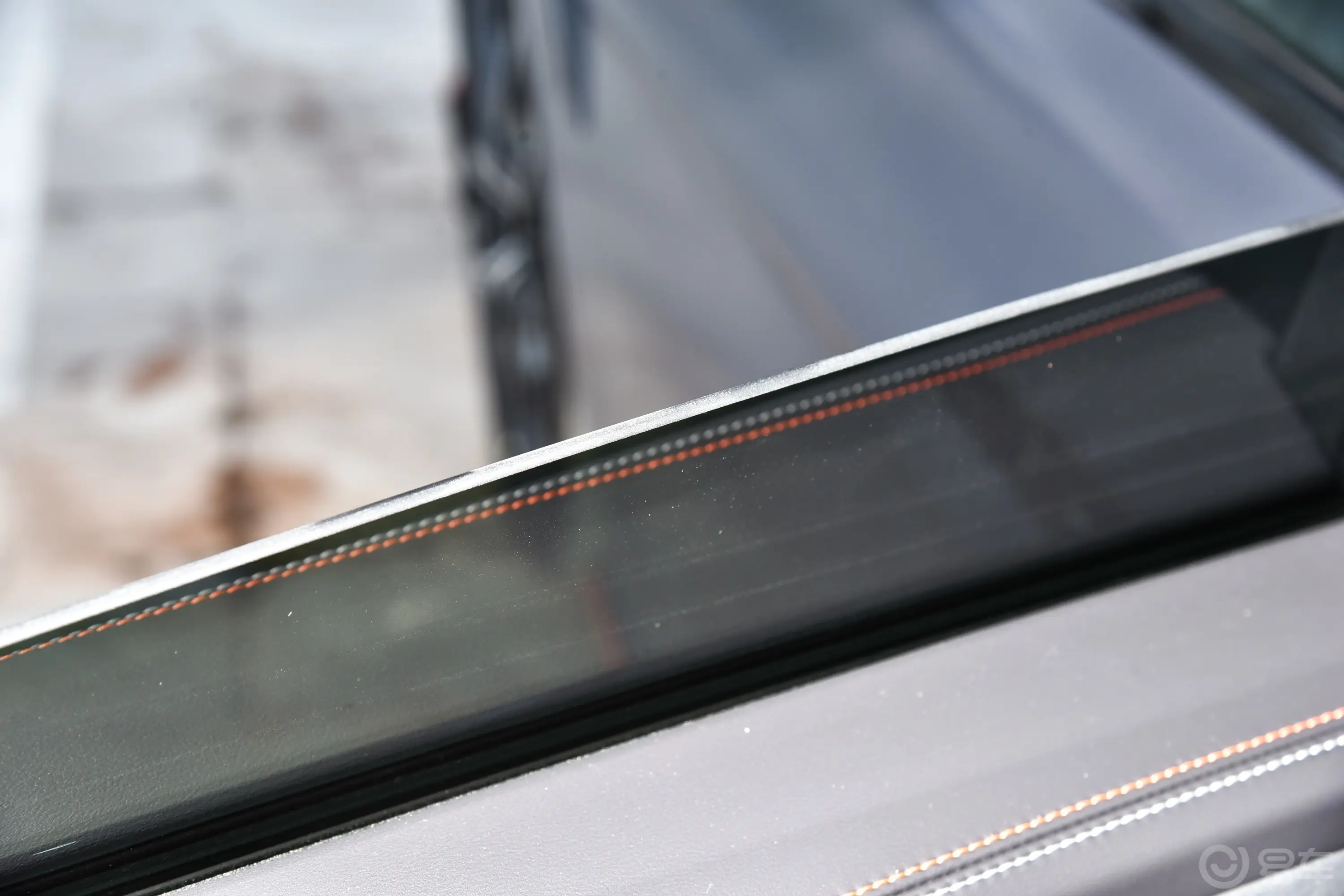 海豹EV 冠军版 650km 四驱性能版后排玻璃材质特写