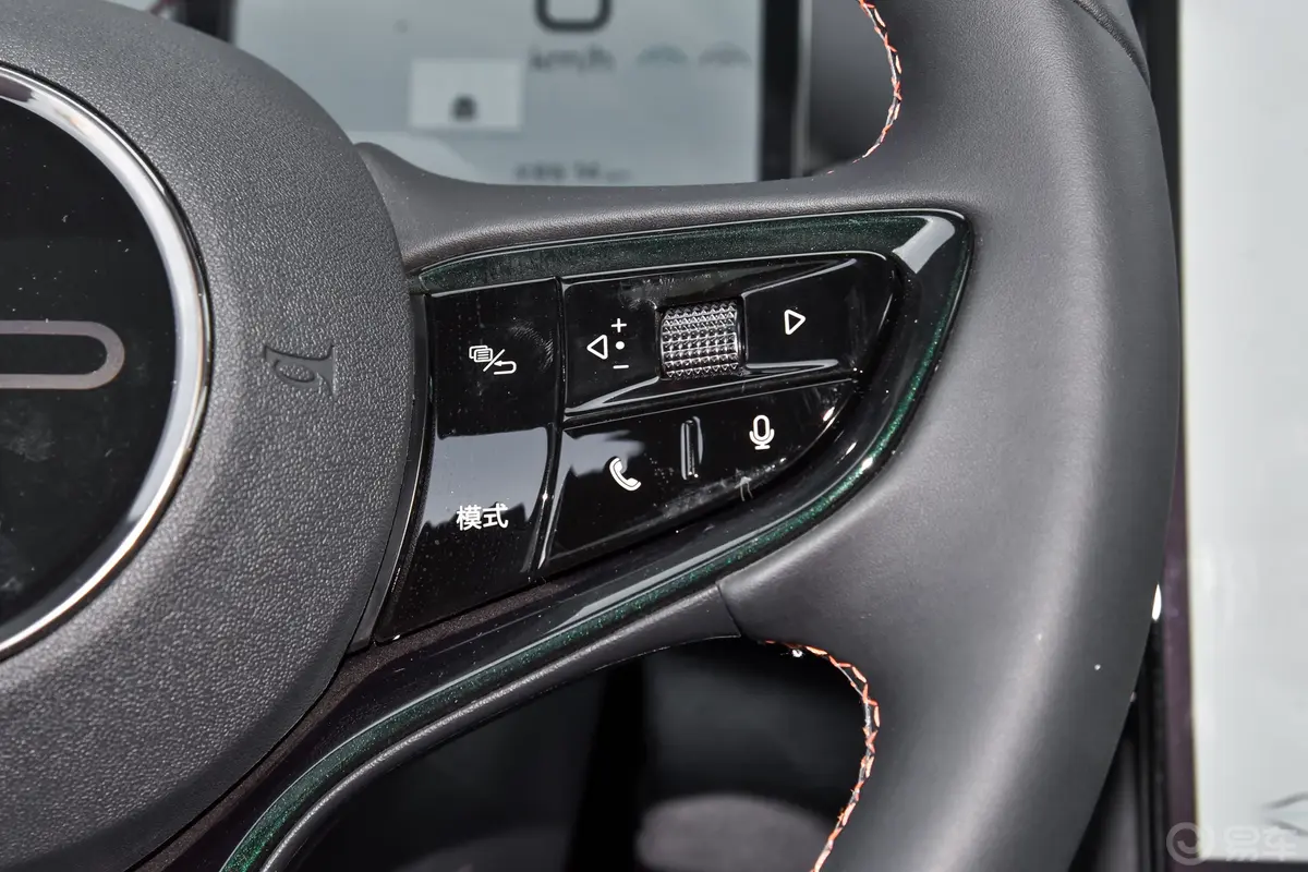 海豹EV 冠军版 650km 四驱性能版右侧方向盘功能按键
