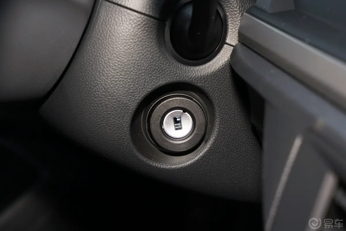 Polo改款 Plus 1.5L 手动纵情乐活版钥匙孔或一键启动按键