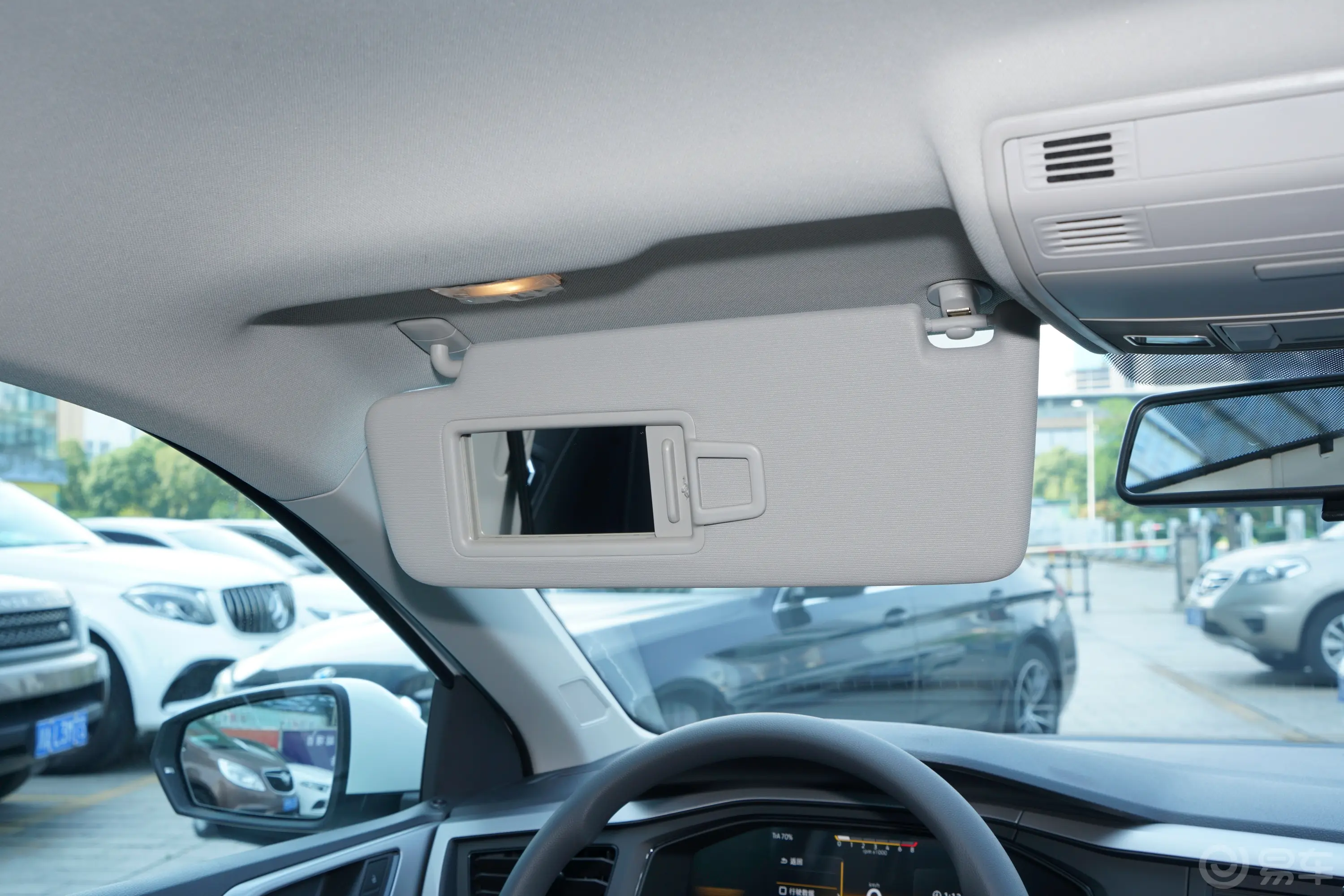 Polo改款 Plus 1.5L 手动纵情乐活版驾驶位遮阳板