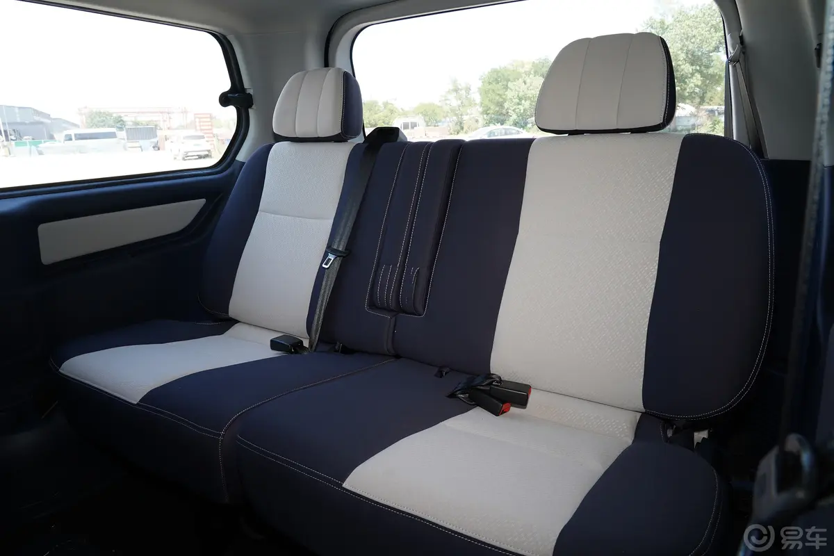 菱智PLUS2.0L 手动舒适型 7座 CNG第三排座椅