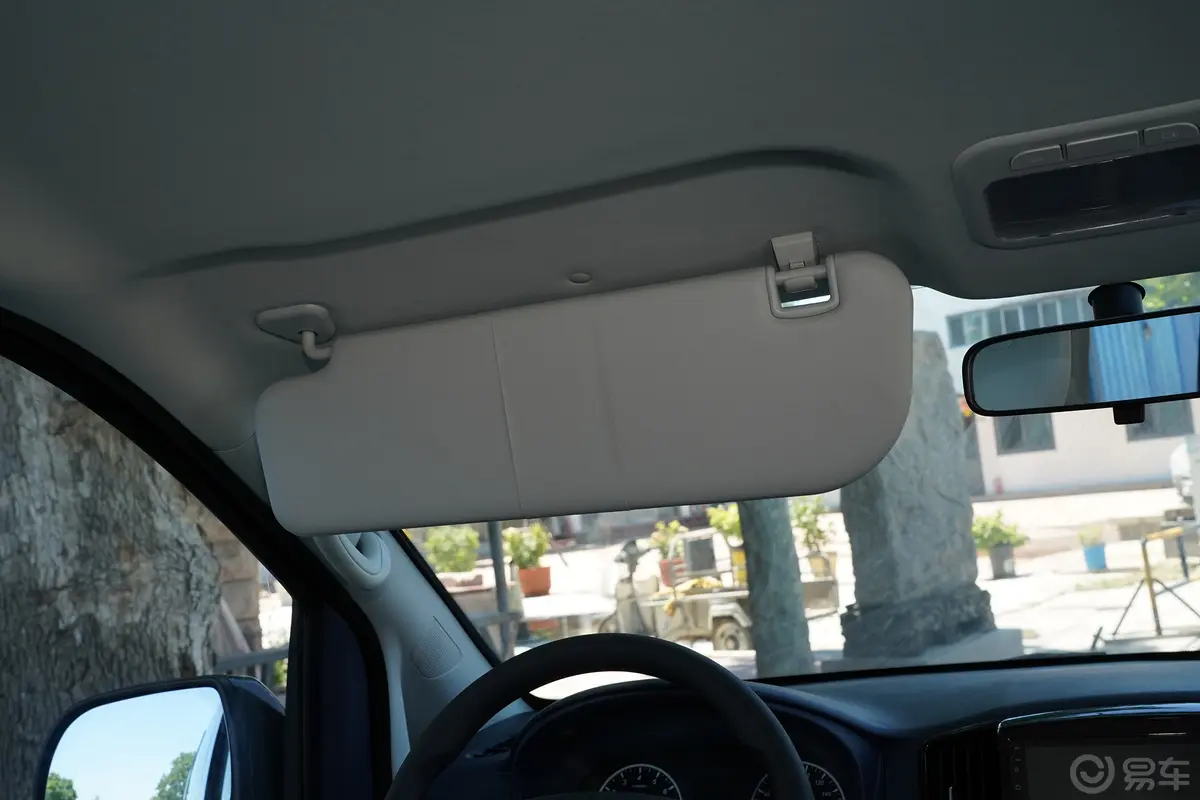 菱智PLUS1.5T 手动舒适型 9座驾驶位遮阳板
