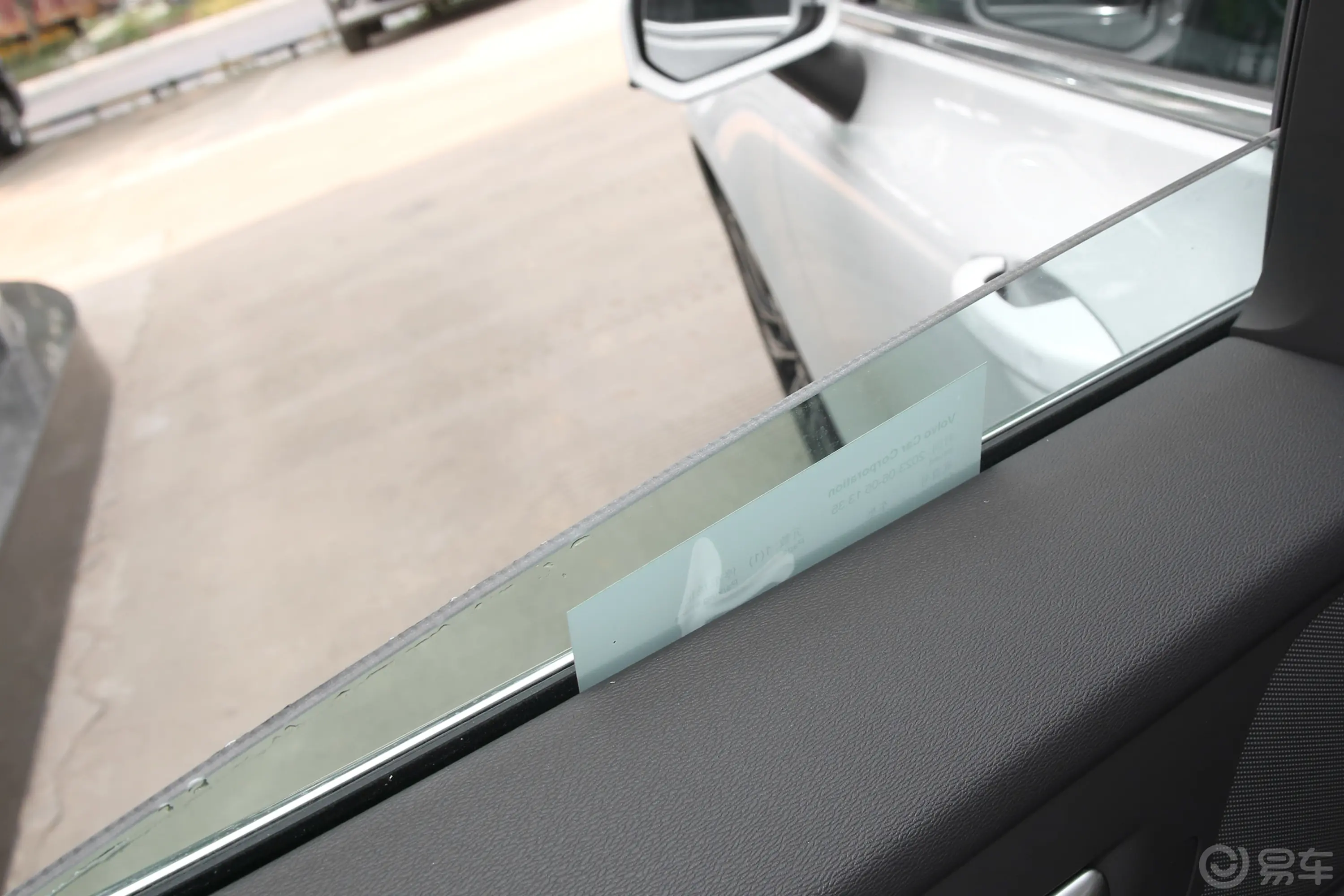 沃尔沃S60B4 智远豪华版后排玻璃材质特写