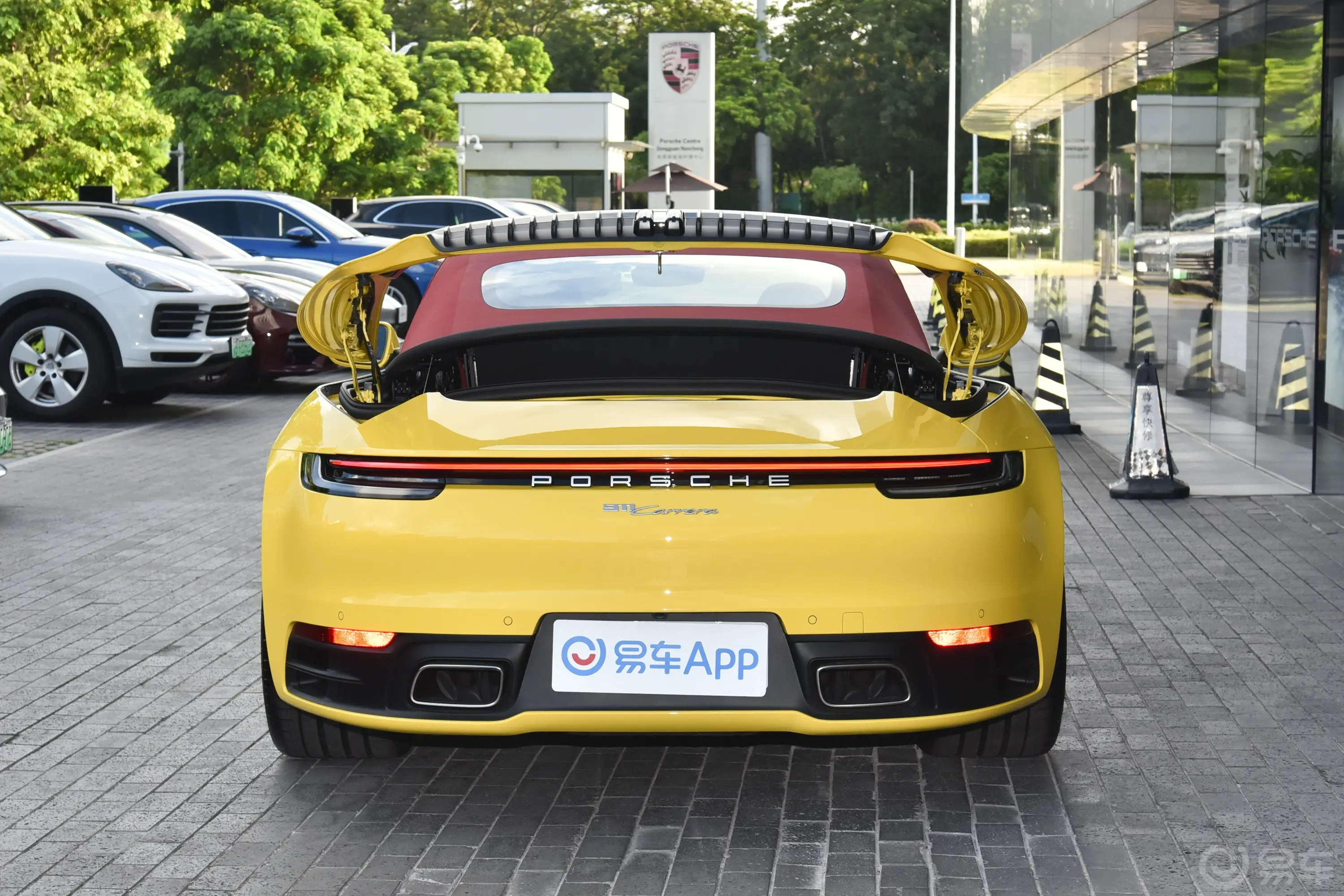 保时捷911Carrera Cabriolet 3.0T后备厢