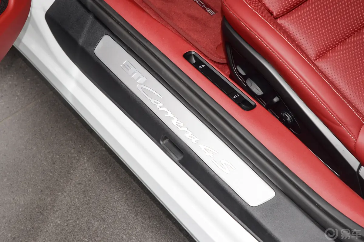 保时捷911Carrera 4S Cabriolet 3.0T前排迎宾踏板