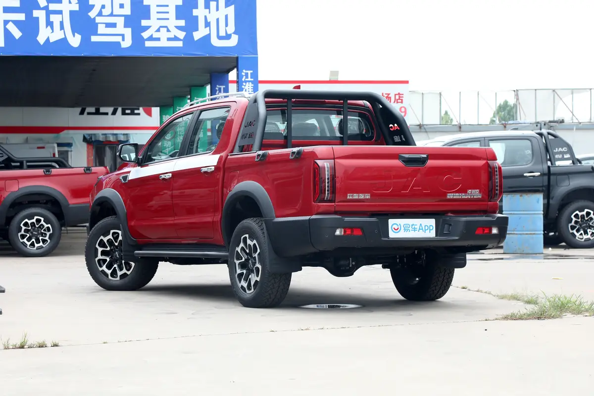 悍途2.0T 自动四驱标双精英版 柴油侧后45度车头向左水平