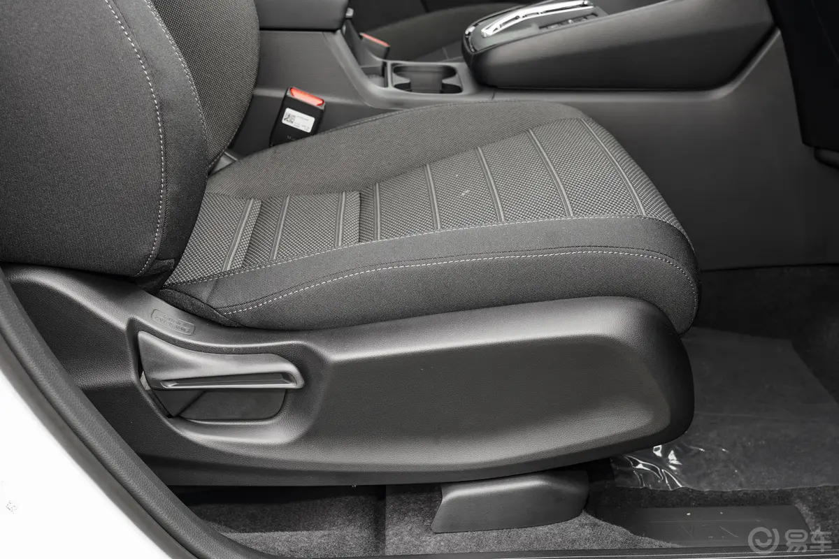本田CR-V混动 2.0L 两驱智享版副驾座椅调节