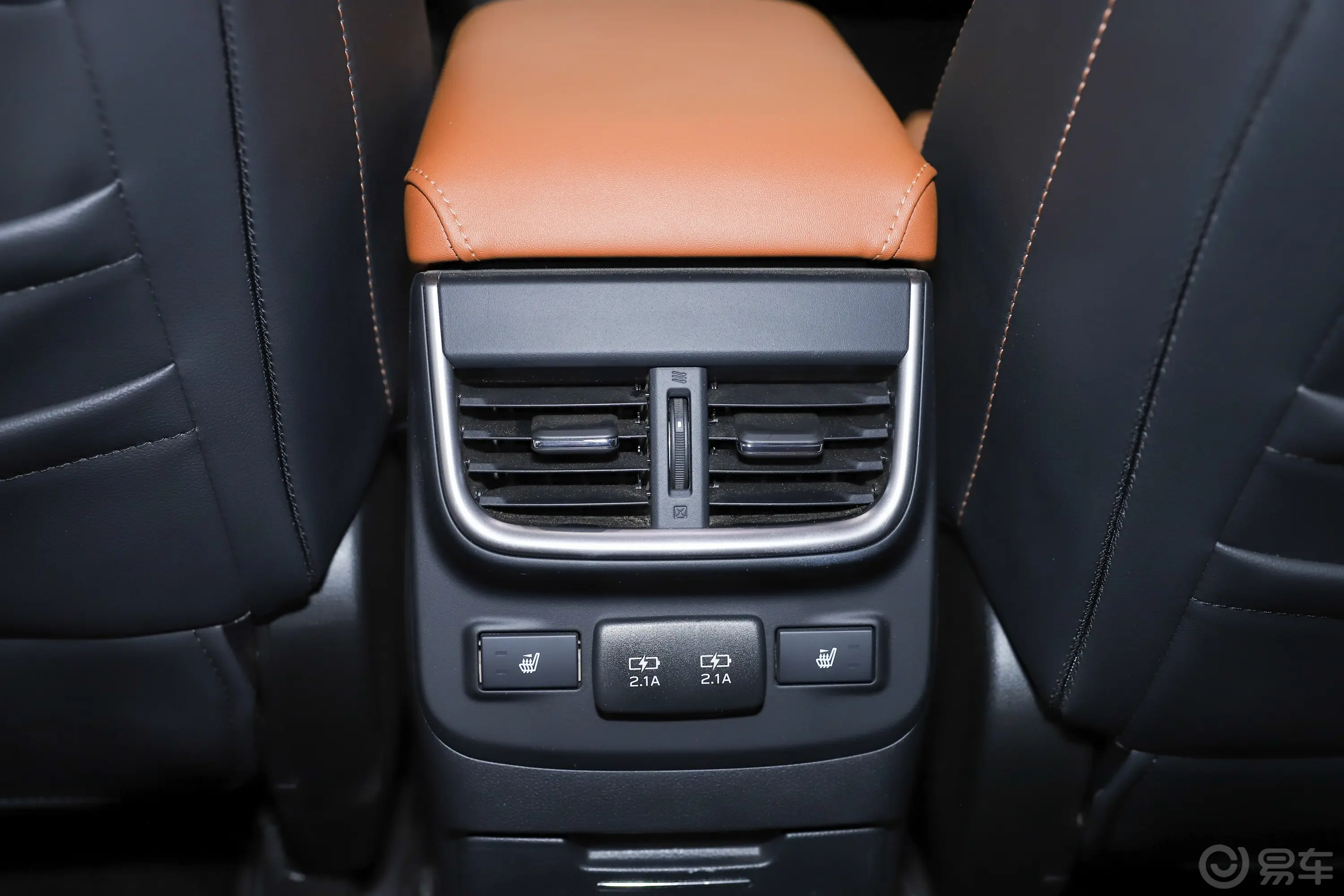 傲虎2.5i AWD旗舰版EyeSight后排空调控制键