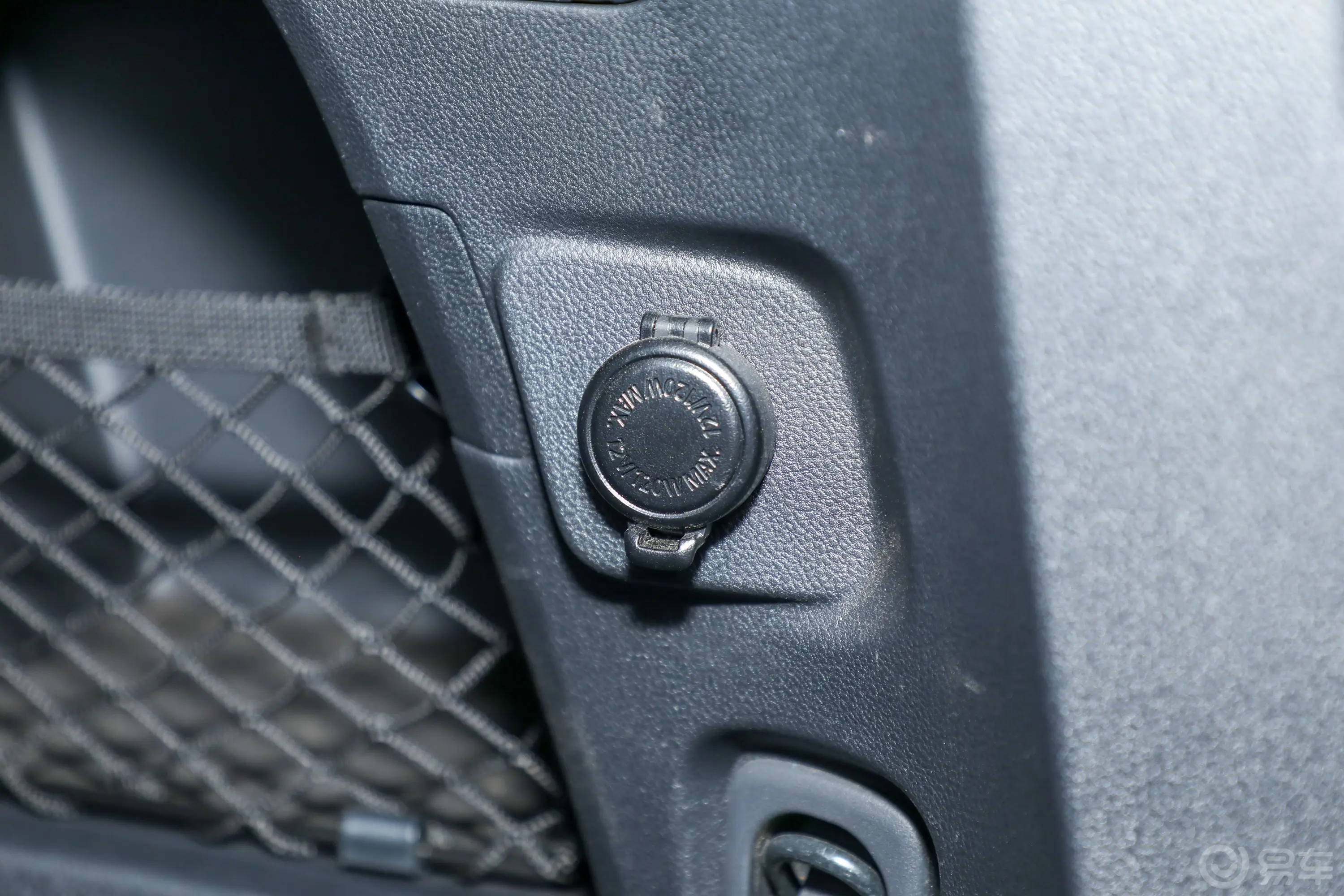 傲虎2.5i AWD旗舰版EyeSight行李厢电源接口