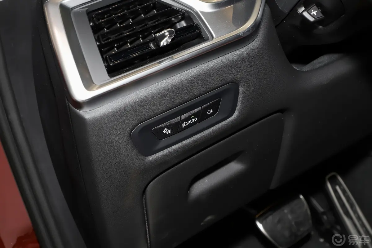 宝马X6改款 xDrive40i 尊享型 M运动套装灯光控制区