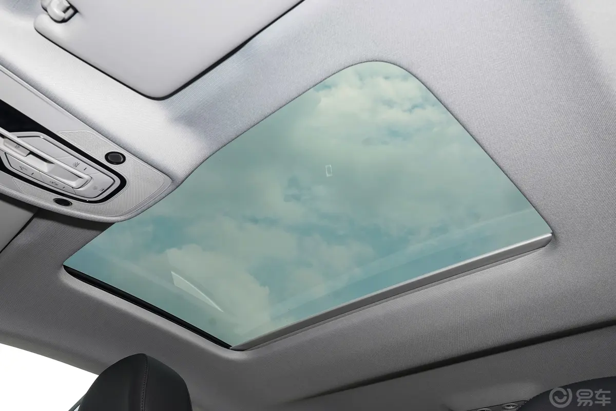 奥迪A5Sportback 40 TFSI 致臻幻彩限量版天窗内拍关闭