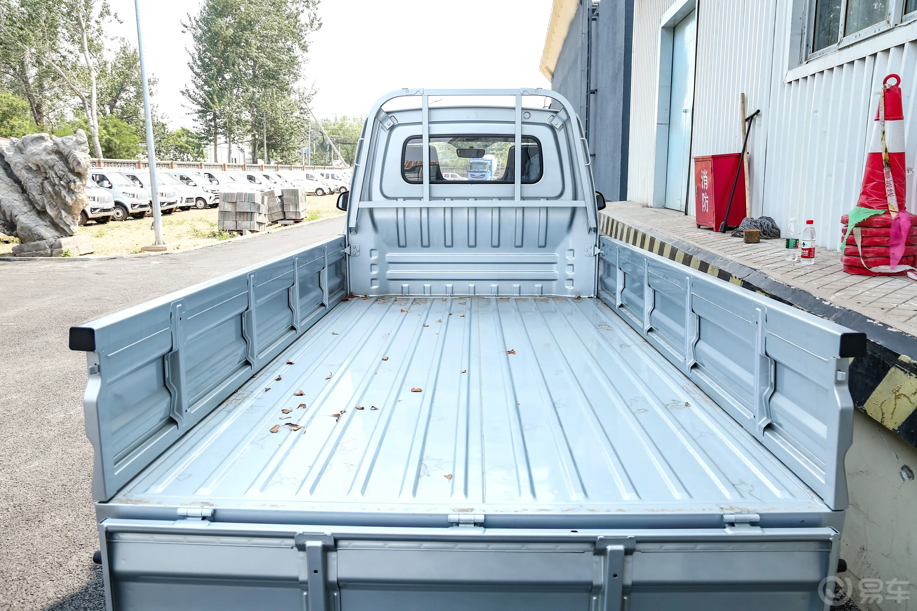 长安星卡1.5L 单排2.8米载货汽车舒适型无空调后备厢空间特写