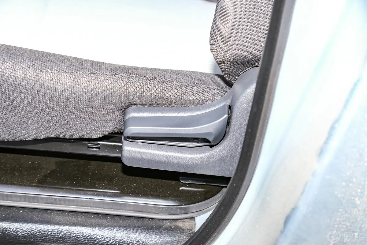 长安星卡1.5L 单排3.06米钢板厢货舒适型主驾座椅调节