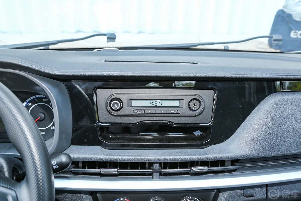 长安星卡1.5L 单排2.8米载货汽车舒适型无空调中控