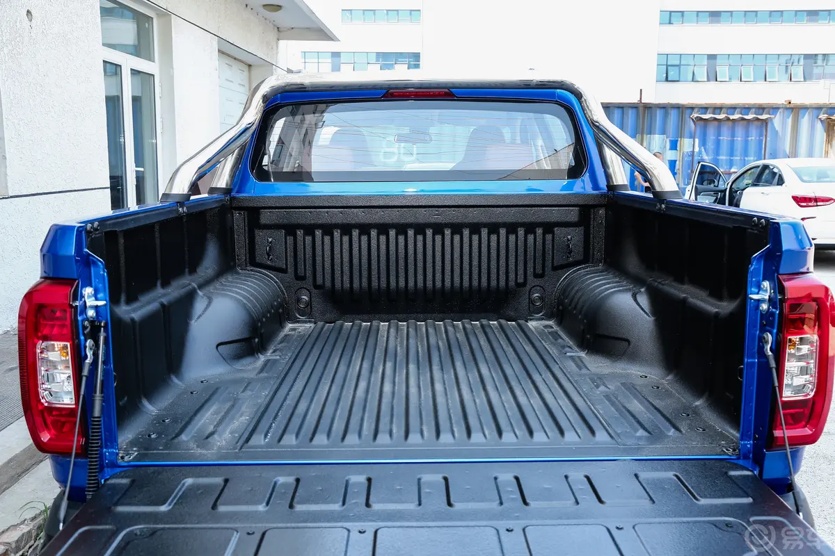 上汽大通MAXUS 星际星际H 2.0T 自动两驱标箱豪华版 汽油后备厢空间特写