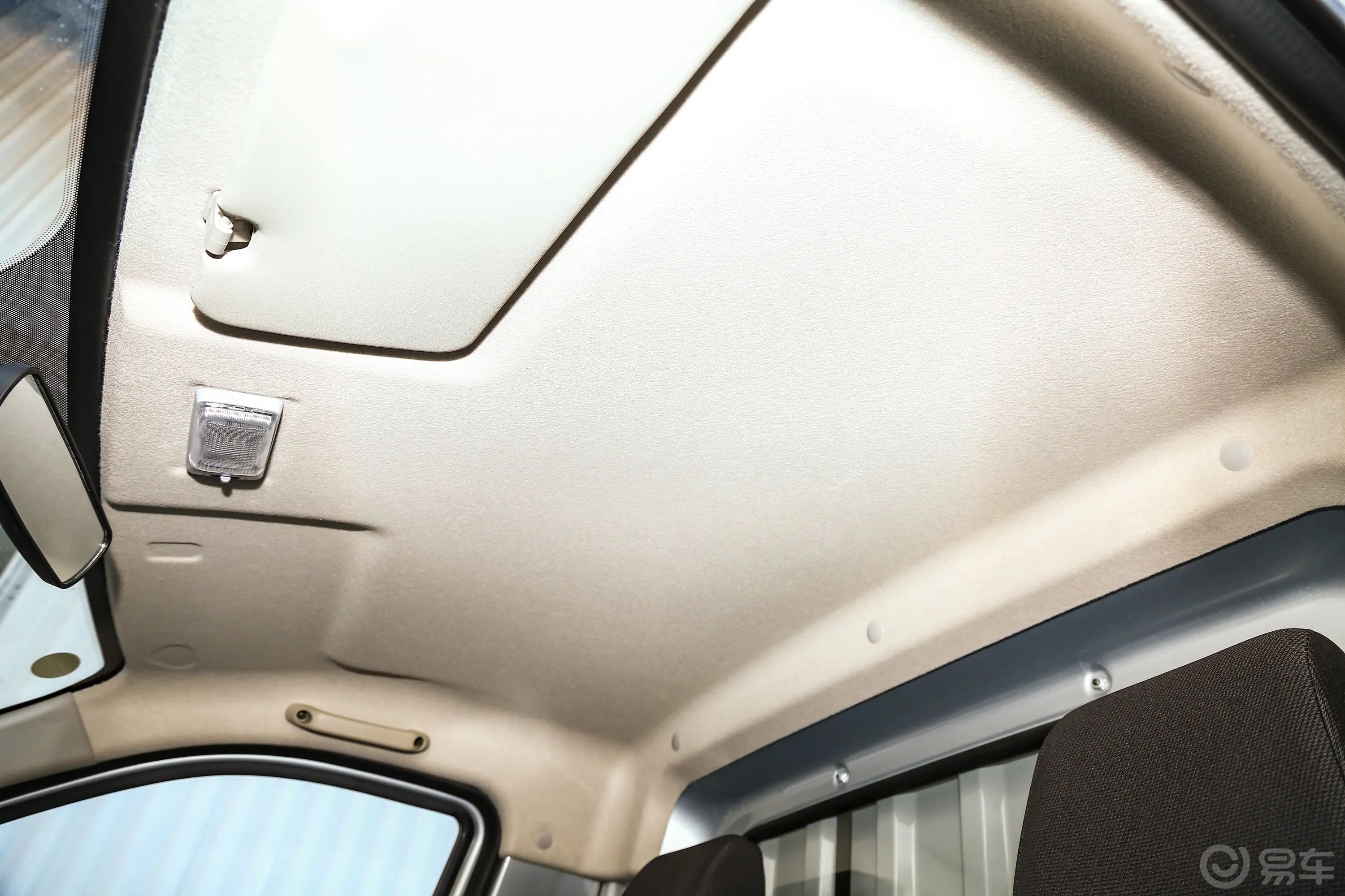 长安星卡1.5L 单排3.06米钢板厢货舒适型中控