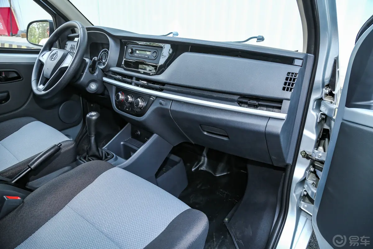 长安星卡1.5L 单排2.8米载货汽车舒适型无空调副驾驶位区域
