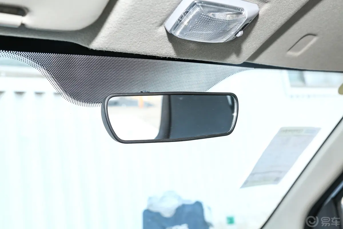 长安星卡1.5L 单排2.8米载货汽车舒适型无空调内后视镜