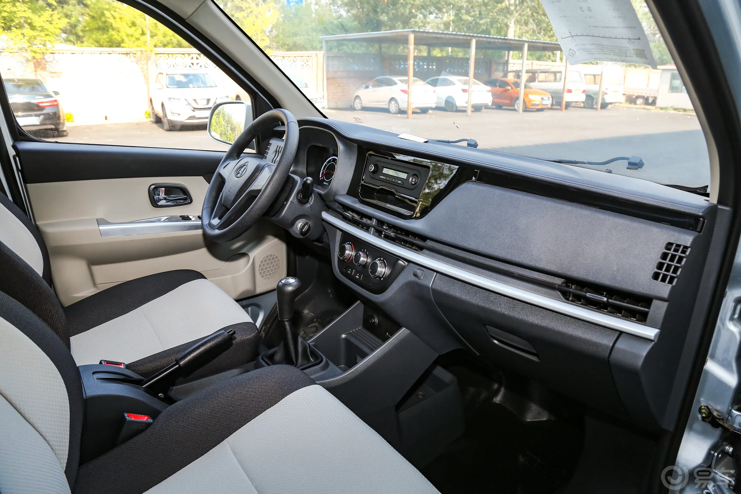 长安星卡1.5L 双排2.55米载货汽车舒适型内饰全景副驾驶员方向