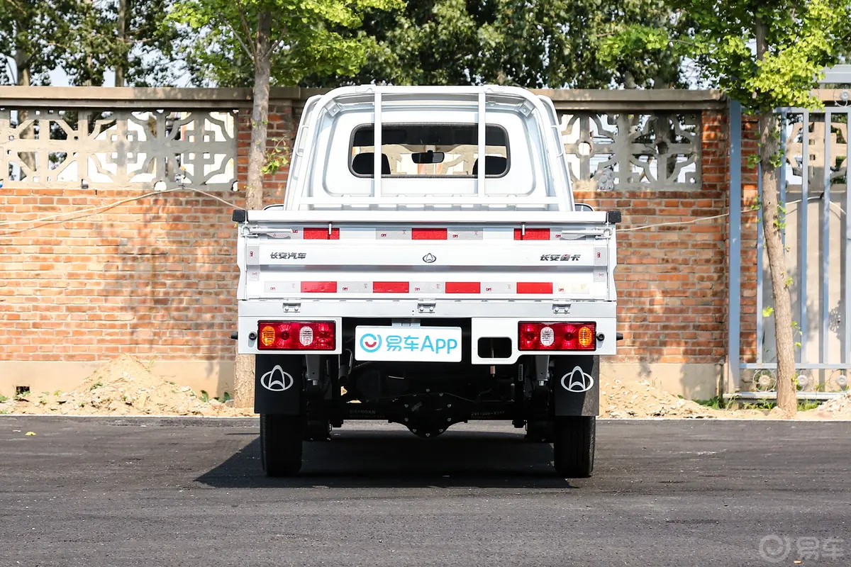 长安星卡1.5L 双排2.55米载货汽车舒适型正后水平
