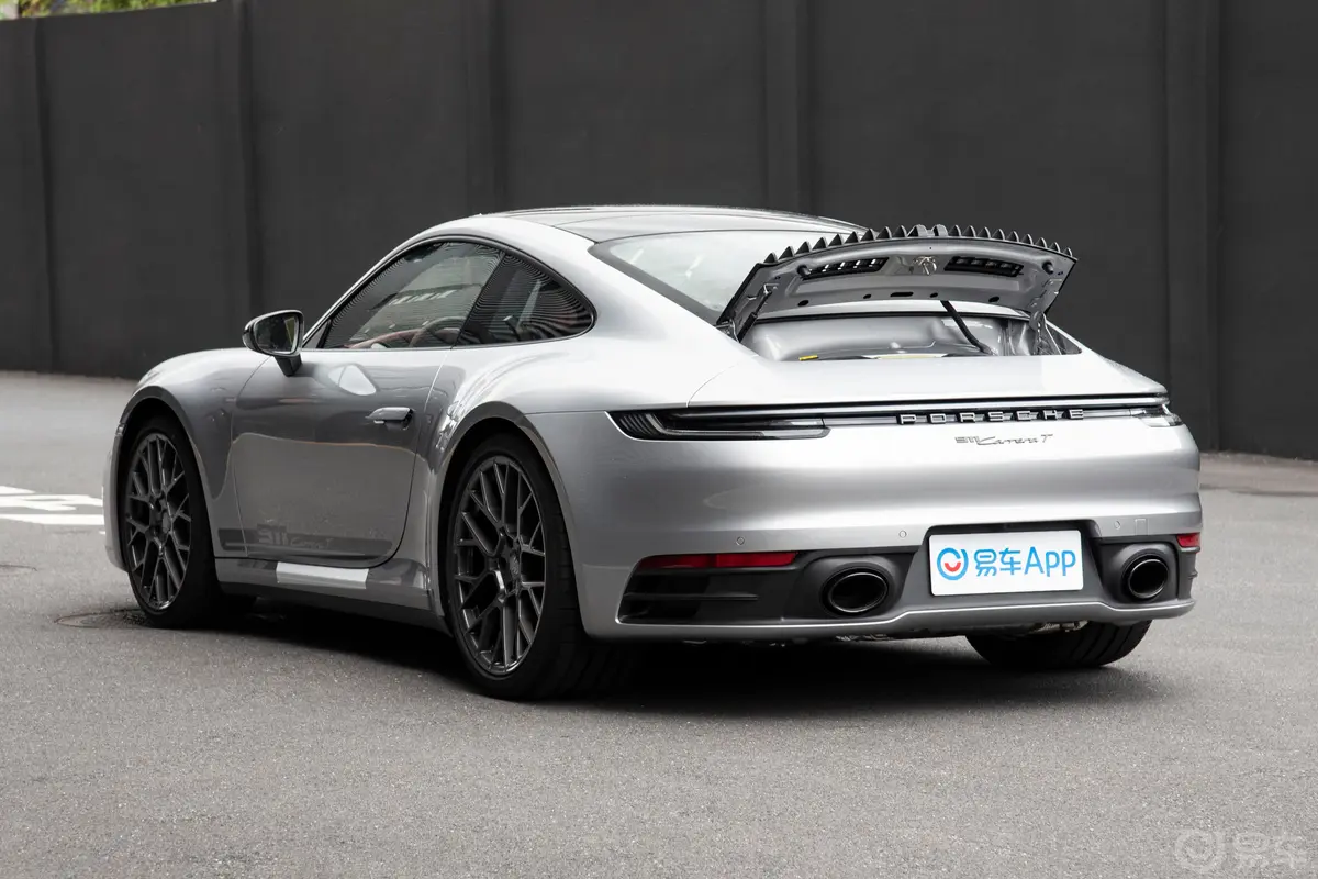 保时捷911Carrera T 3.0T后备厢开启45度侧拍