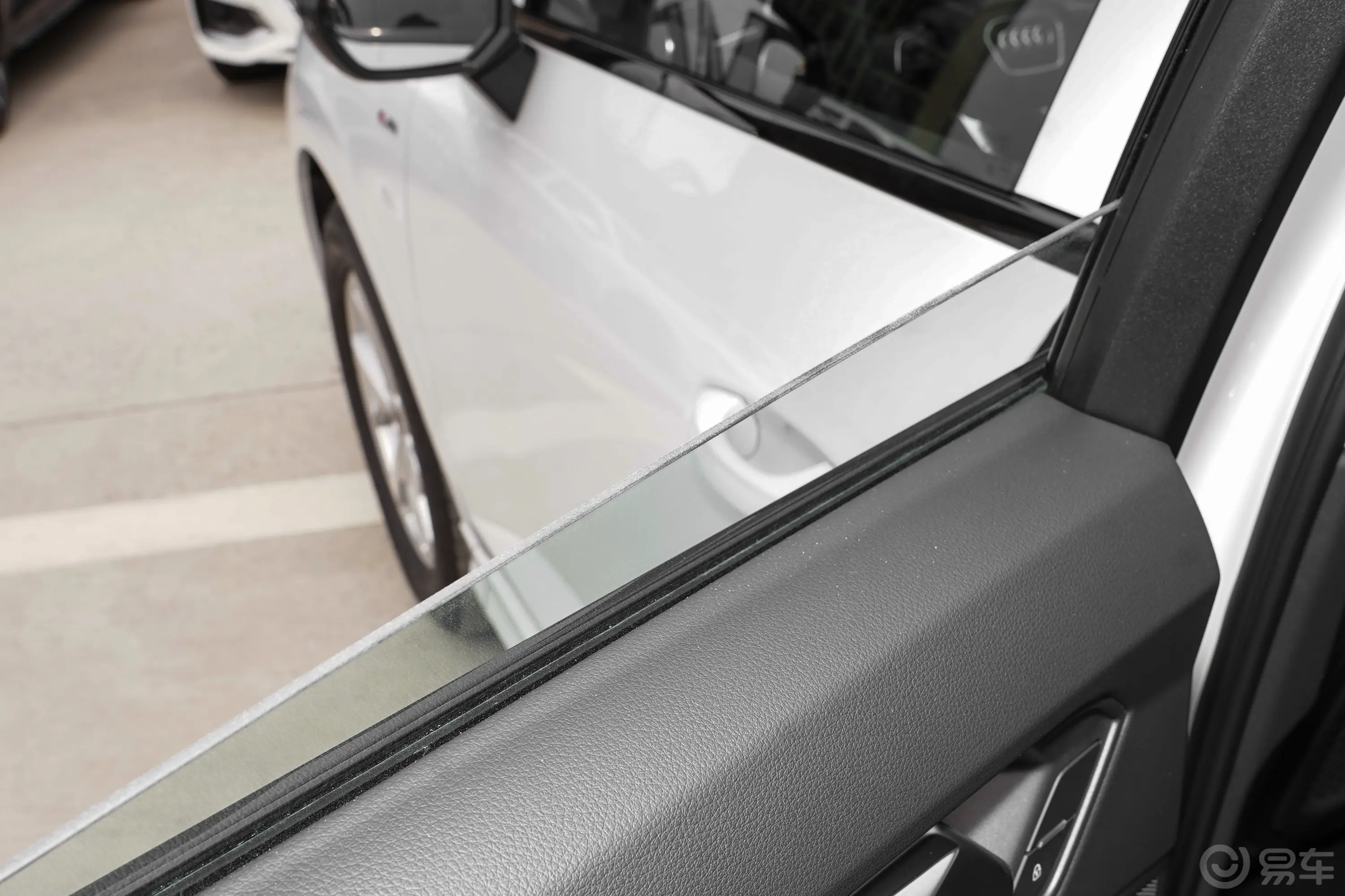 奥迪Q3 Sportback改款 35 TFSI 进取型后排玻璃材质特写