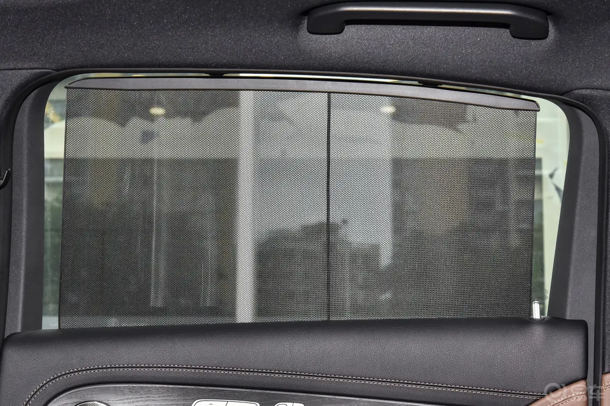 奔驰E级改款 E 300 L 运动尊贵型后排侧窗遮阳帘