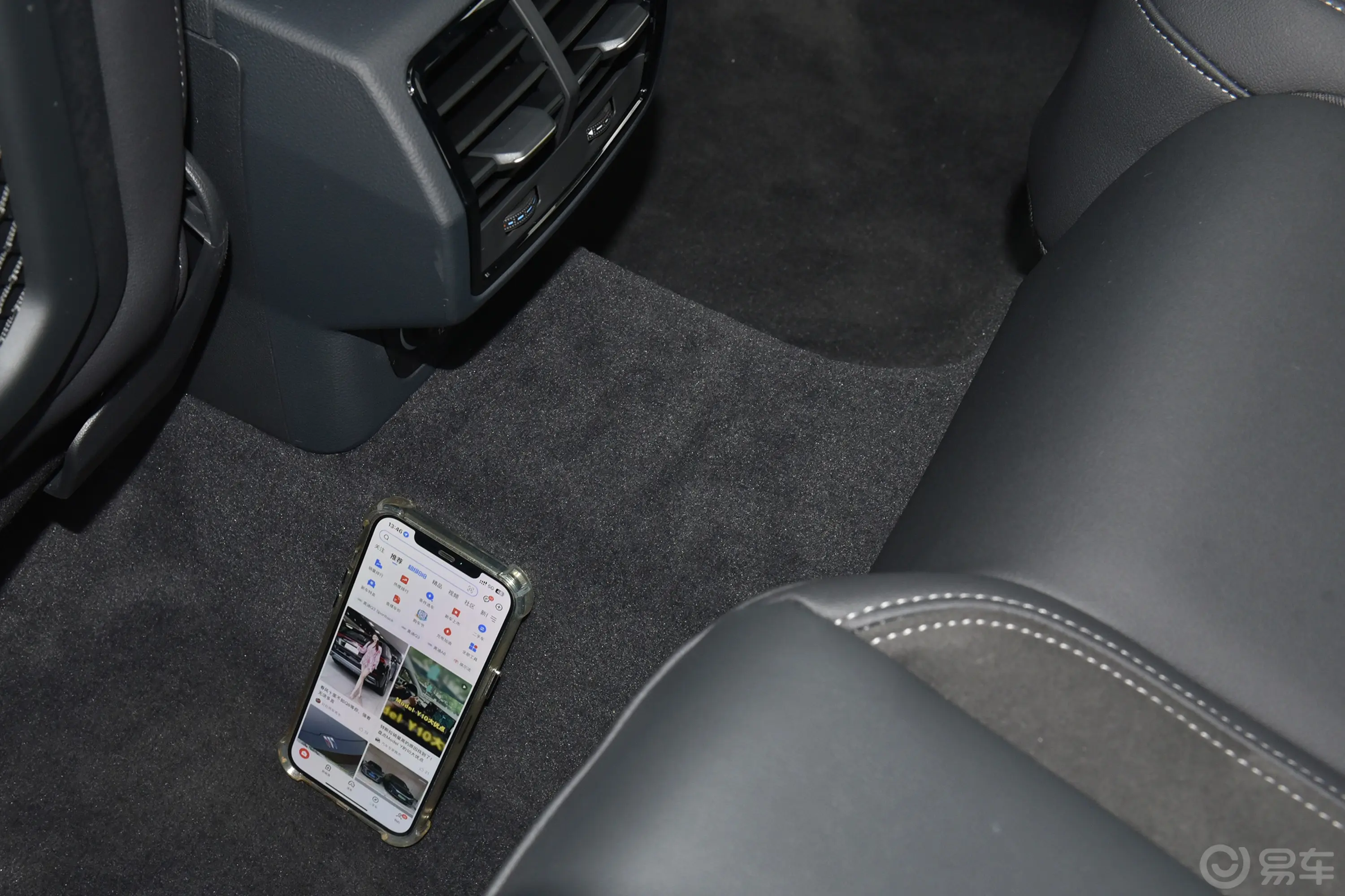 奥迪Q3 Sportback改款 45 TFSI quattro 时尚型后排地板中间位置
