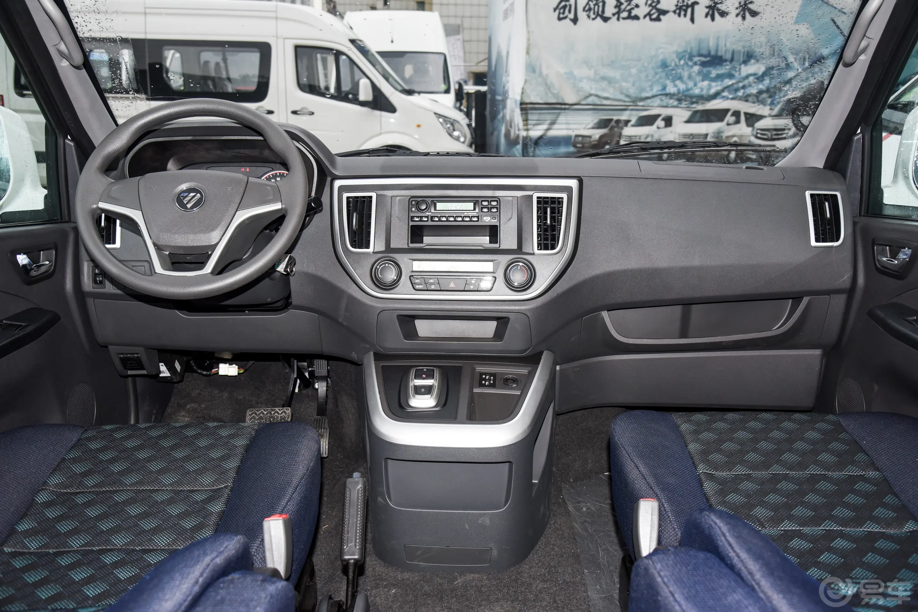 风景智蓝G5280km 长轴平顶多用途乘用车 7/9座中控台整体