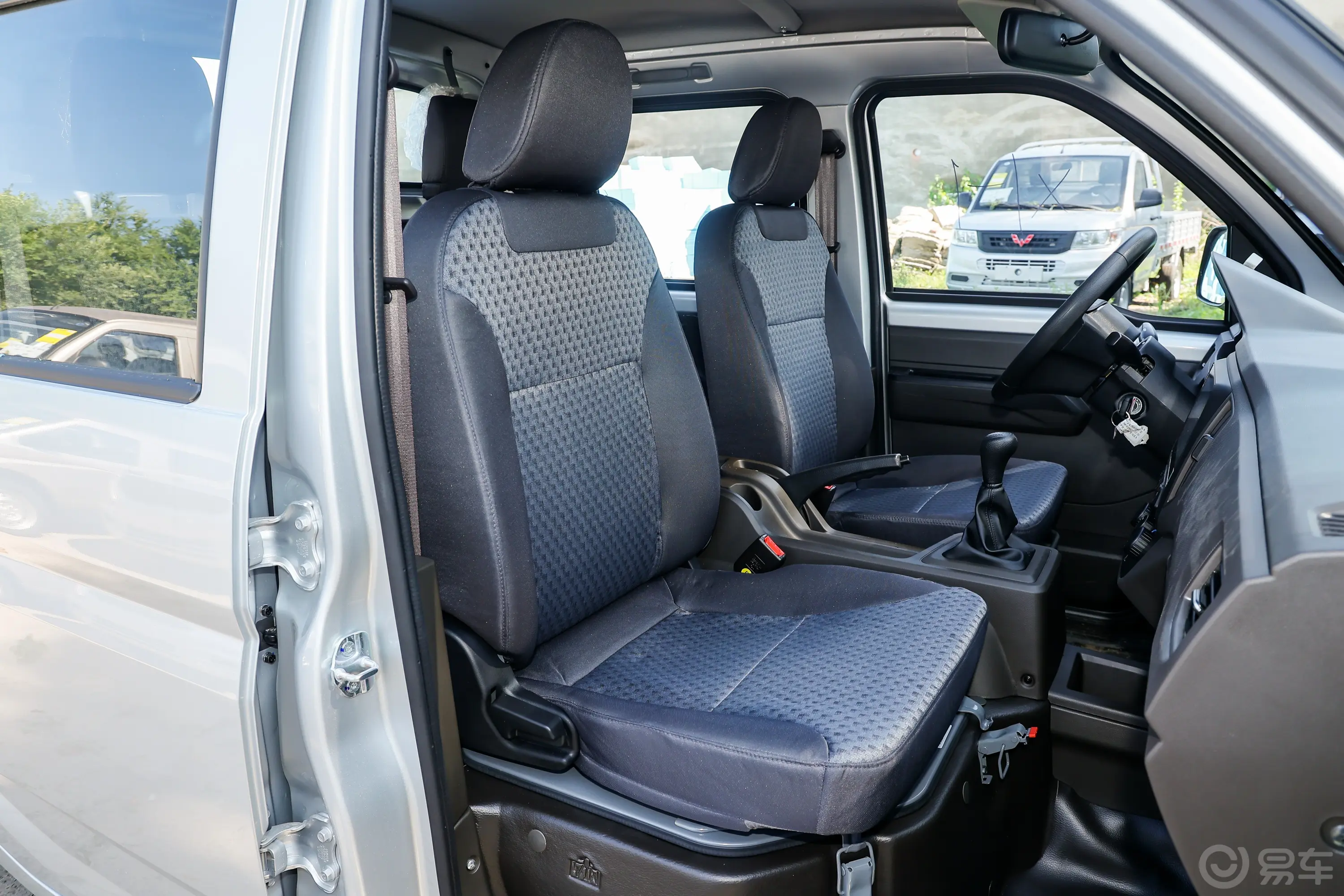 五菱荣光新卡2.0L 加长双排标准型 5座副驾驶座椅
