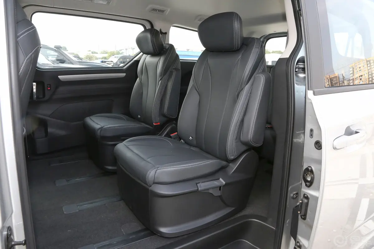 大通G10改款 2.0L 手动多功能版 汽油 7座后排座椅