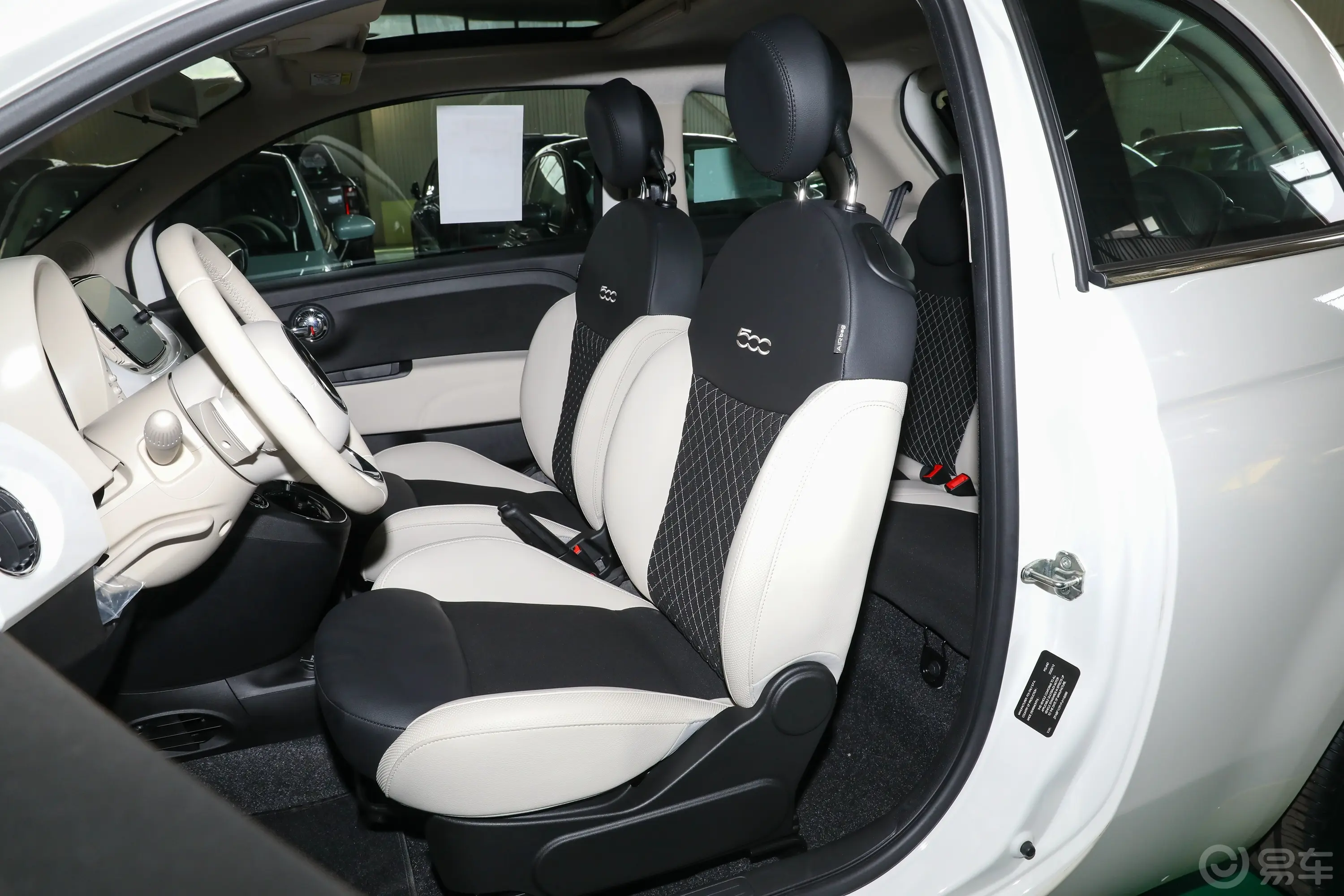 菲亚特5001.4L 自动顶配版驾驶员座椅