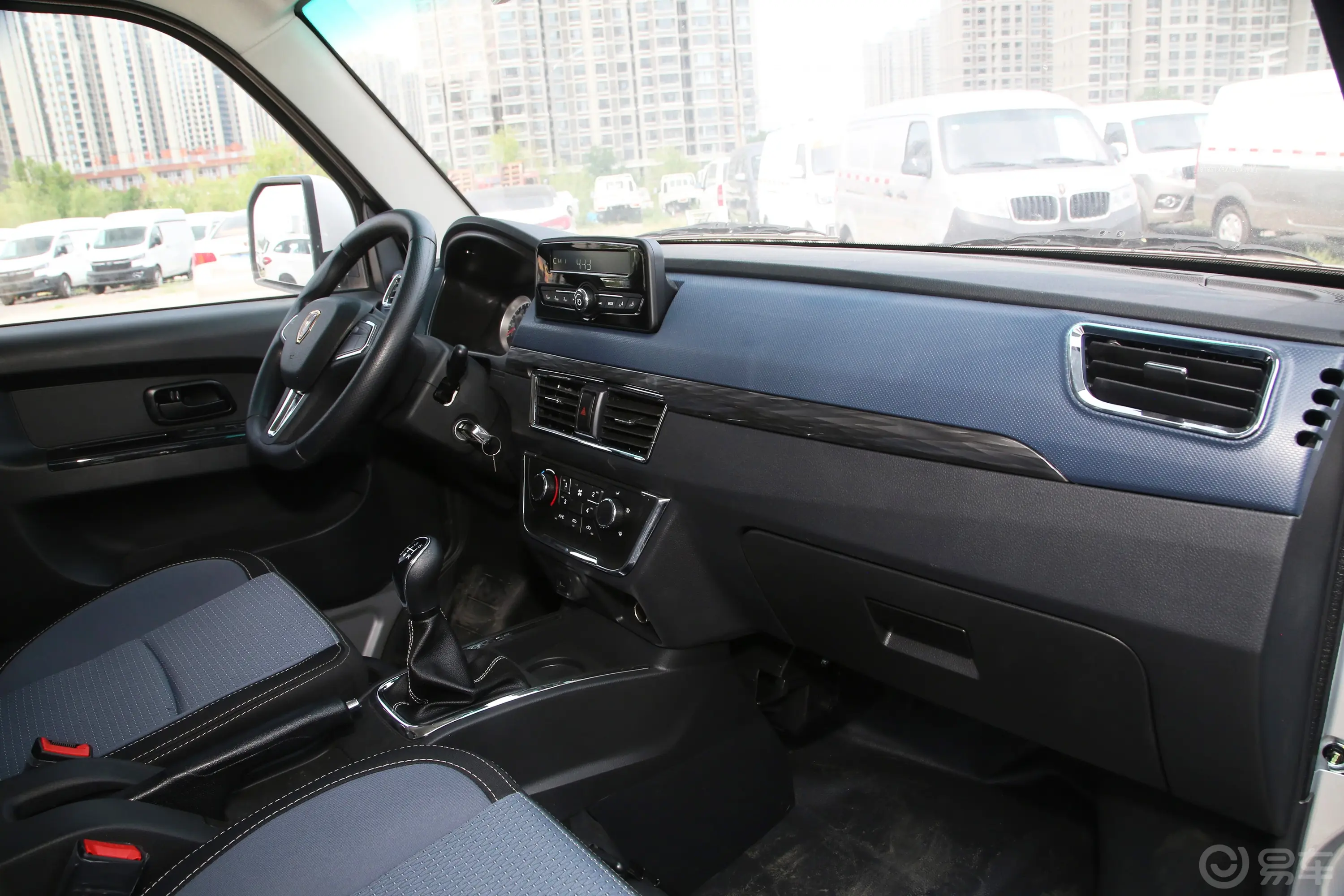 金杯金卡S21.6L 单排厢货舒适型内饰全景副驾驶员方向