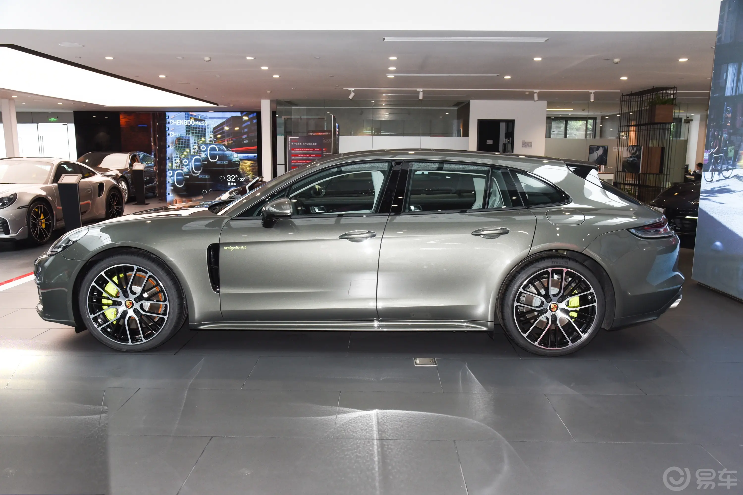 Panamera E-HybridPanamera 4  Sport Turismo 2.9T正侧车头向左水平