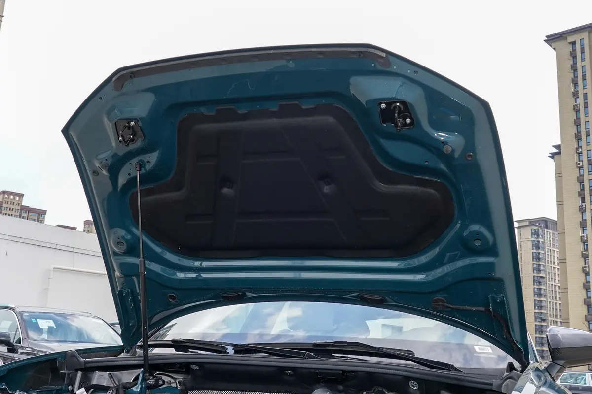 奥迪Q3 Sportback45 TFSI quattro 时尚型上市版发动机舱盖内侧