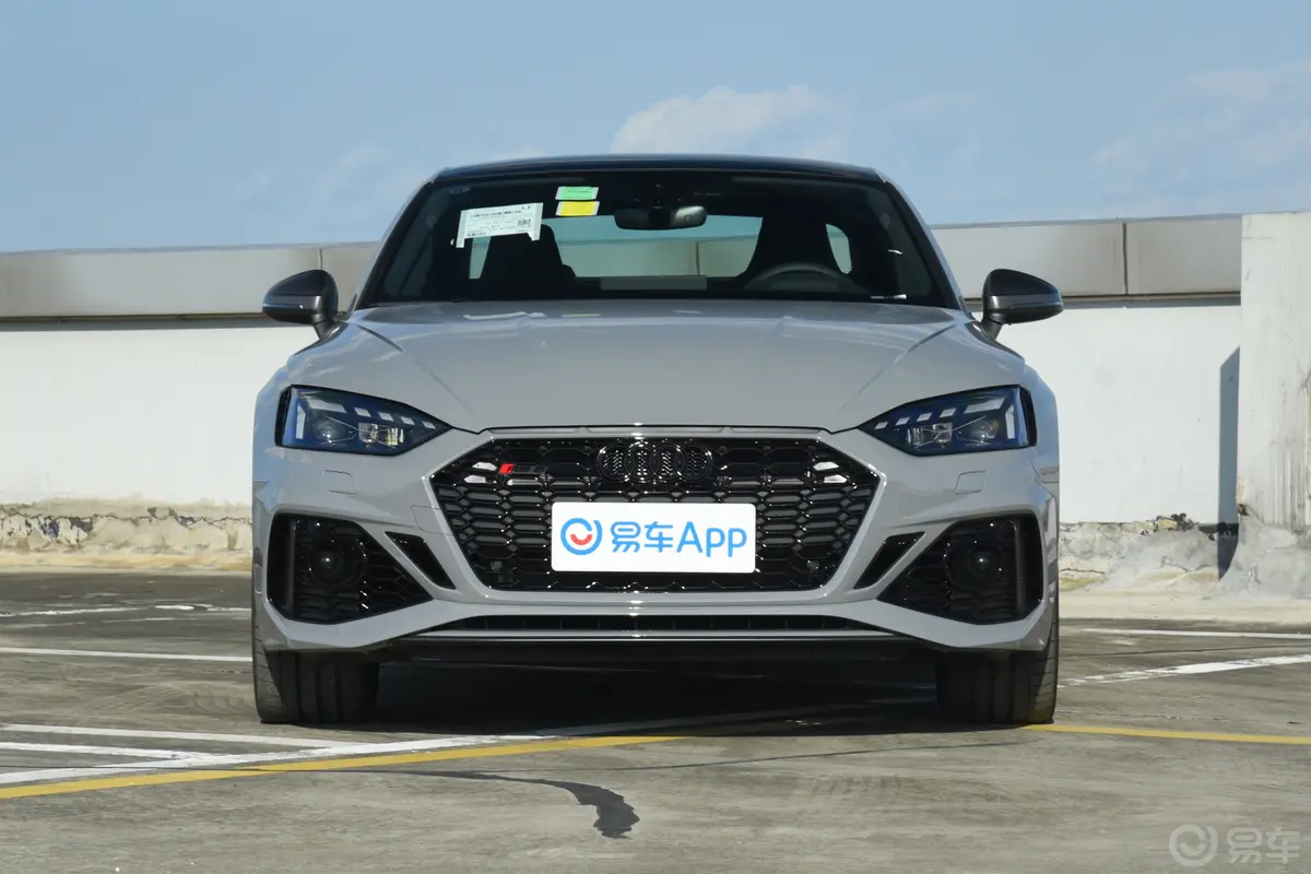 奥迪RS 52.9T Coupe 暗金版正前水平