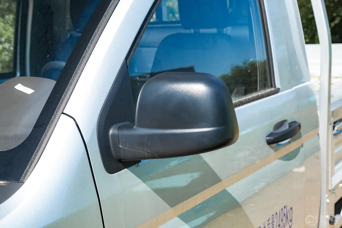 五菱荣光新卡2.0L 加长单排标准型 2座主驾驶后视镜背面