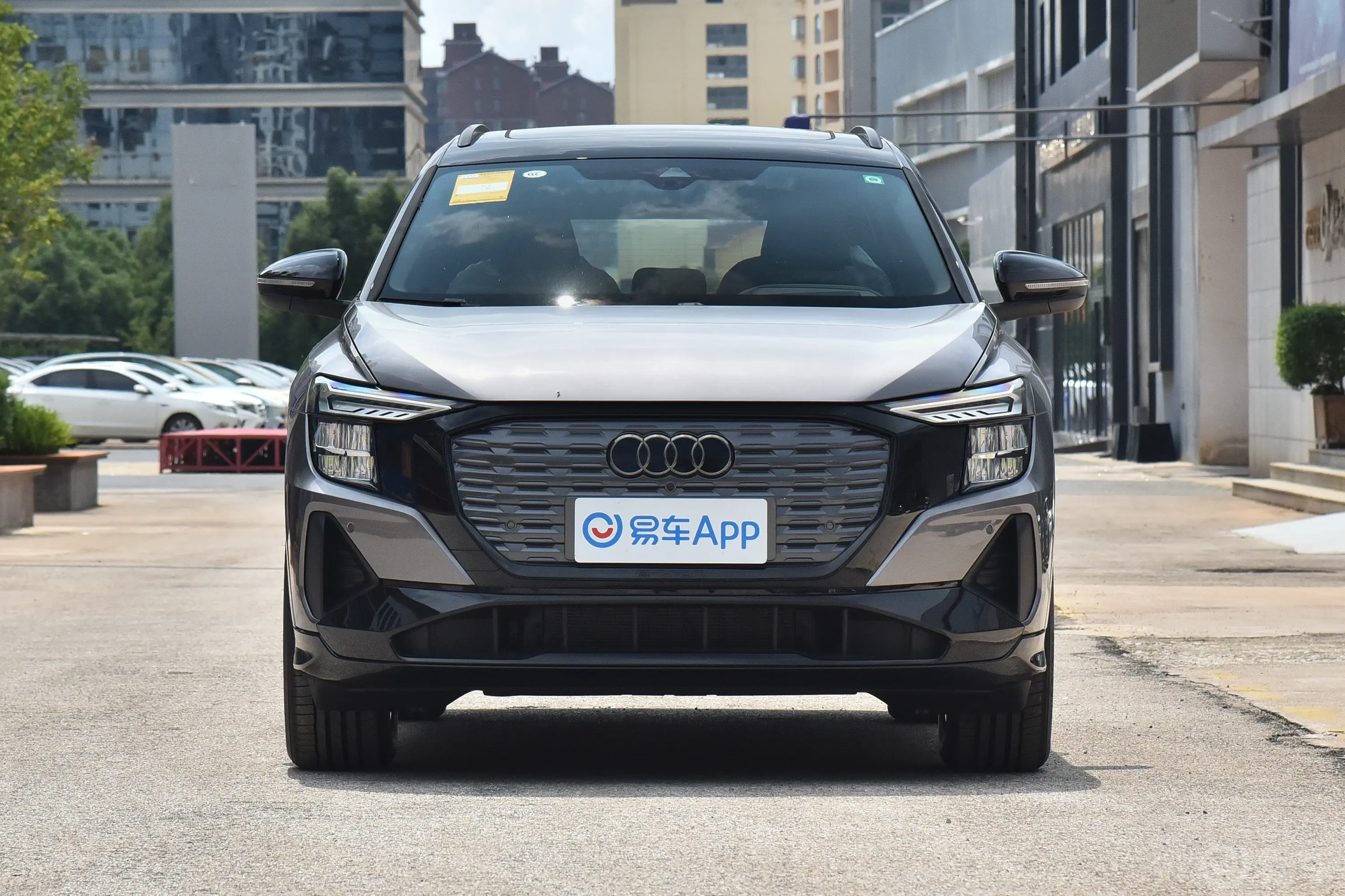 奥迪Q5 e-tron40 e-tron 闪耀型 机甲套装正前水平